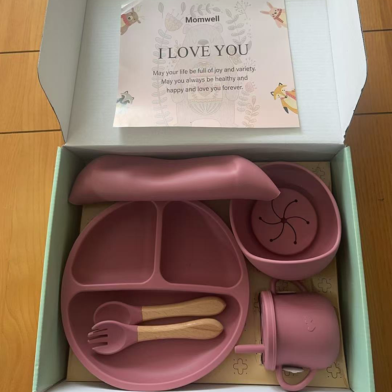Momwell Set Alat Makan Silikon Bayi 8 in 1 Kado Melahirkan Baby Gift Set - Gambar 4